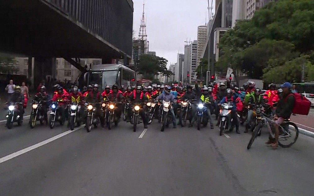 Motociclistas protestam contra aplicativo de entrega de comida — Foto: Reprodução/TV Globo